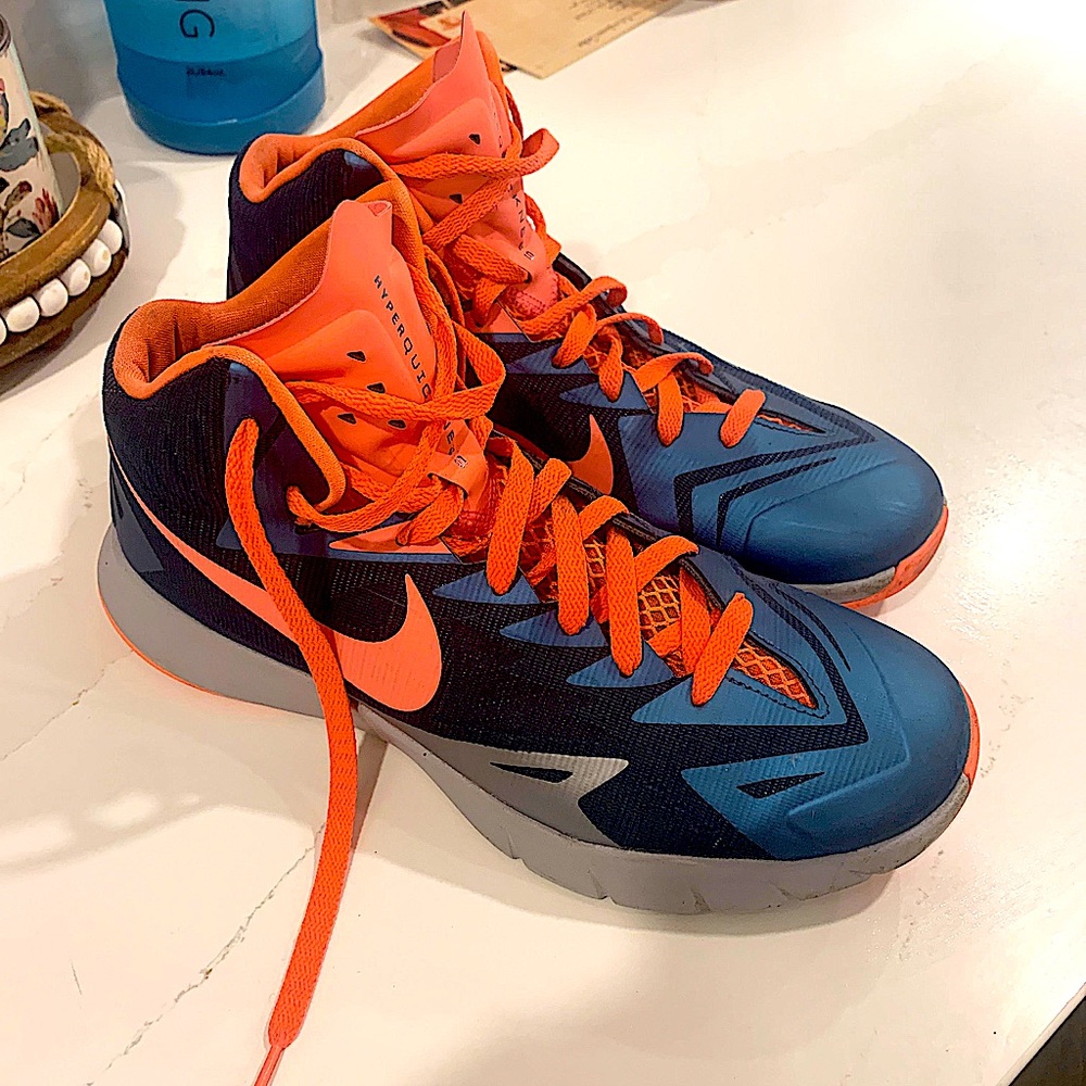 Nike Mens basketball shoes